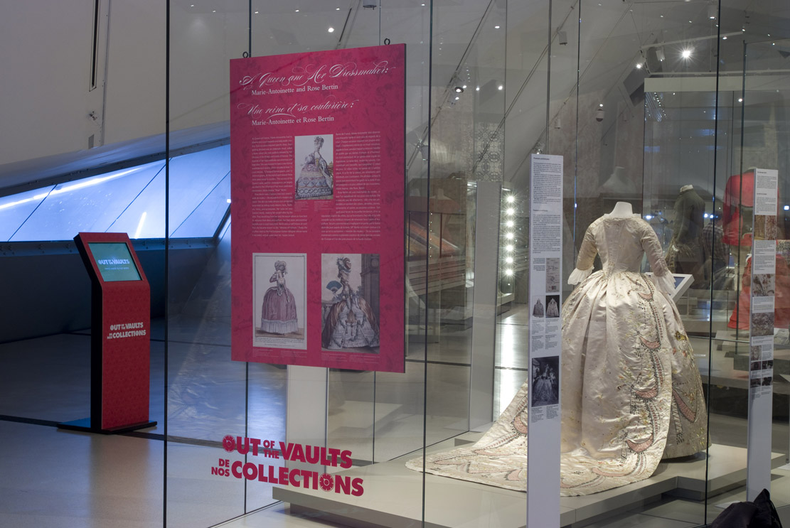  Marie Antoinette's Dress 