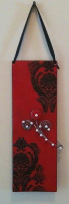 broochhanging.jpg