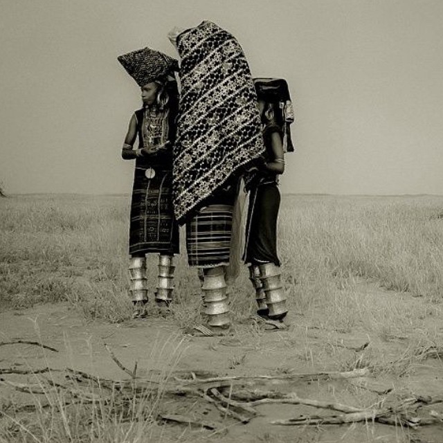 beautiful_anklets_on_Wodaabe_women_in_Niger__ph._John_Chiasson.jpg