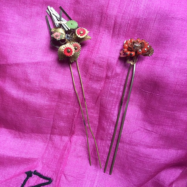 Japanese_lacquer__birra-birra__hair_pins_in_the_shop__.jpg