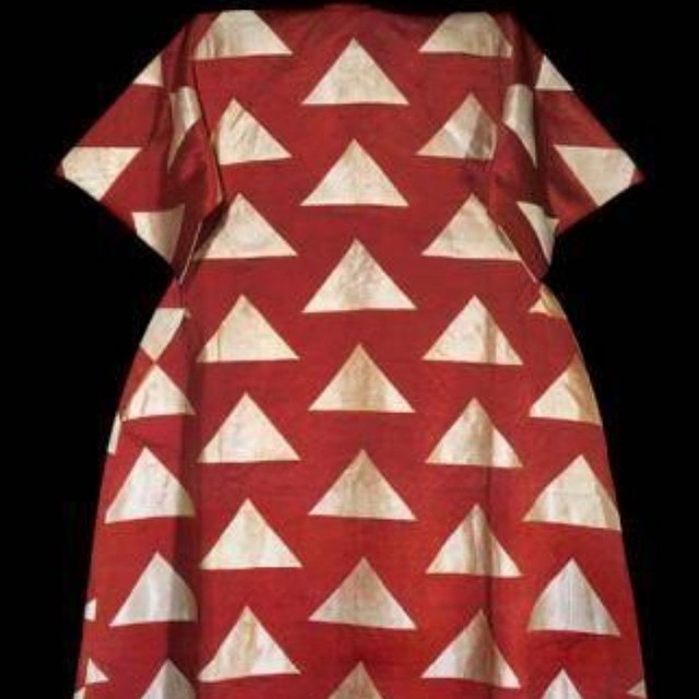 short_sleeve_silk_satin_caftan_of_Sultan_Mahmud_I__Ottoman_Empire__c._18th_century.jpg