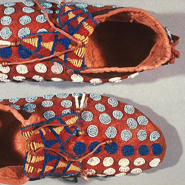 Siksika_Blackfoot_beaded_moccasins.jpg