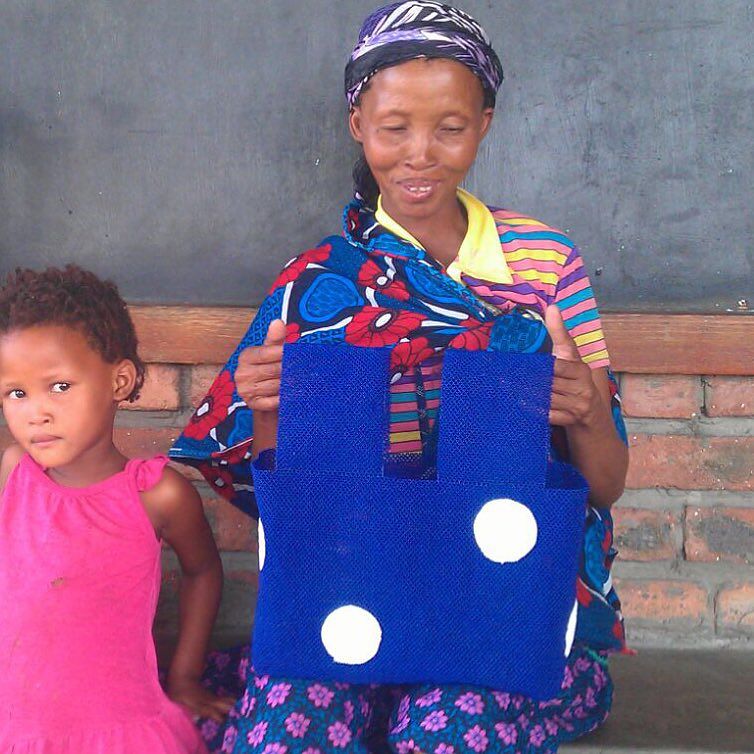 Di||xao's newly finished glass bead carrier bag // on it's way to #cistantheshop