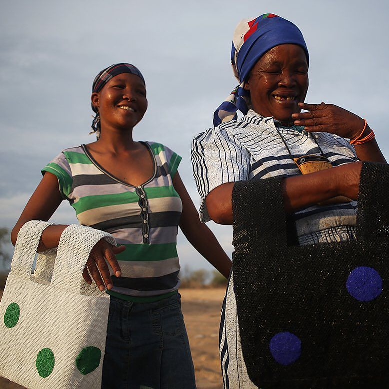!kaia & |am, the Ju/'hoansi San ladies of Tsumkwe, Namibia, finished with their first samples of glass bead carrier bags // our collaboration with @zezecollective & anthropologist @meglawdon