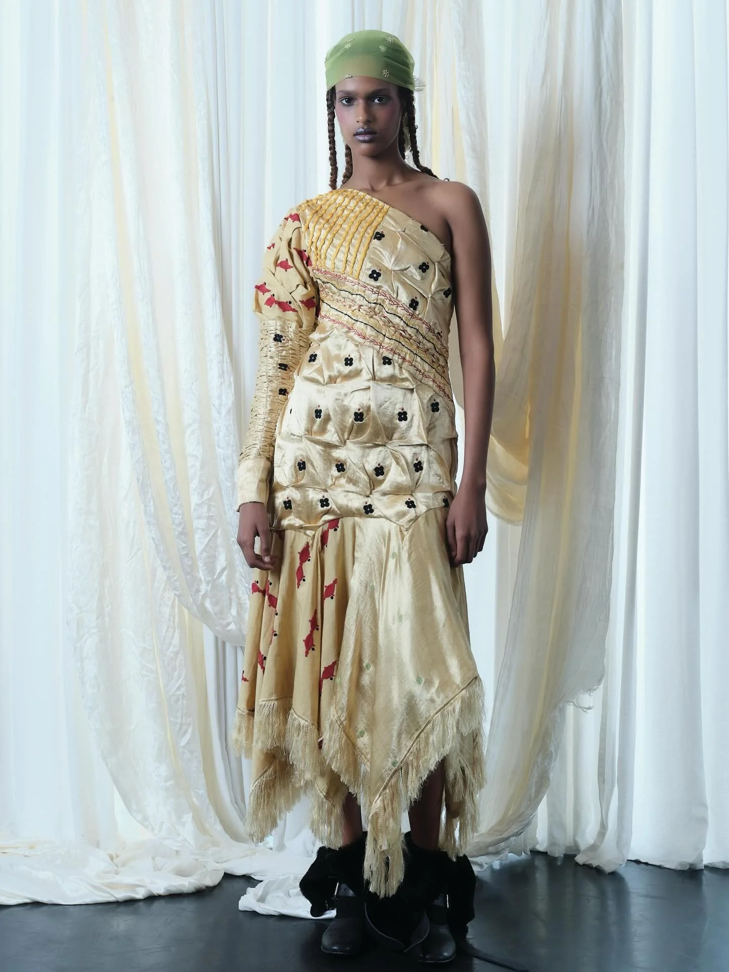 Yusra in hand-loomed silk mashroo Fish + Flowers Dress from Collection 17

Photo by @mikaylajeanmiller 
Styling @repoocyla 
Hair/Makeup @aiidrii