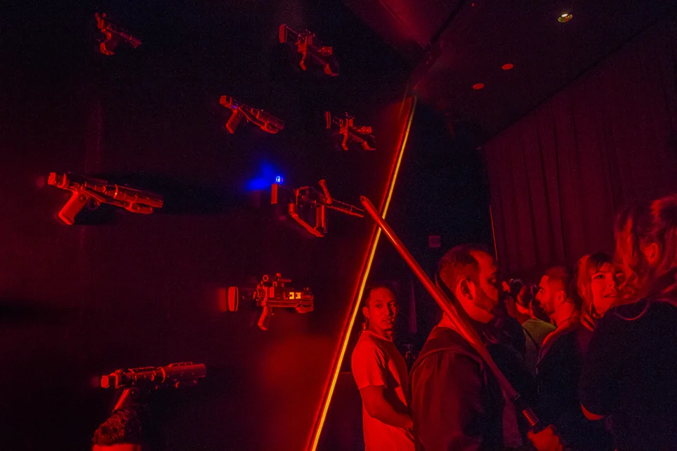 DarkSideBar_0144_1.jpg