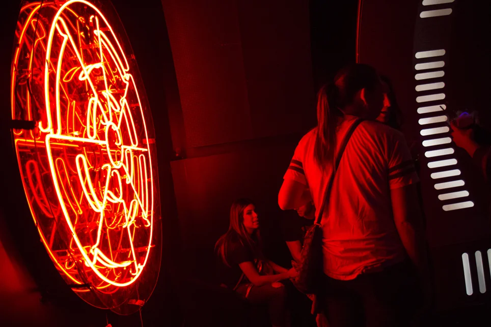 DarkSideBar_0185_1.jpg