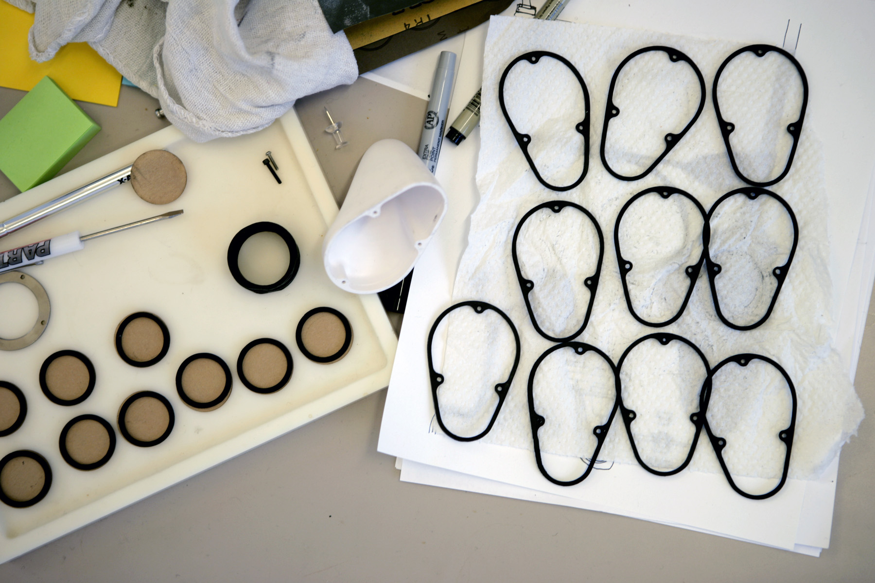 Gaskets and other parts for functional units.