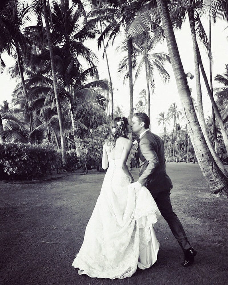 Lanikuhonua Love. #hawaiiwedding #hawaiiweddingphotographer