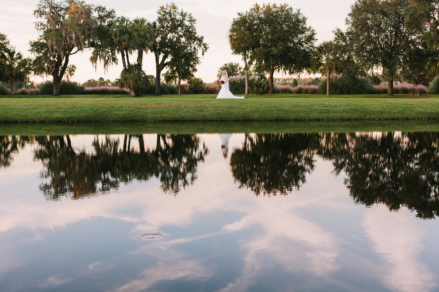 Lindsey_A_Miller_photography_bridal_portrait_middleton_plantation_charleston_sunset_spanish_moss_014.jpg