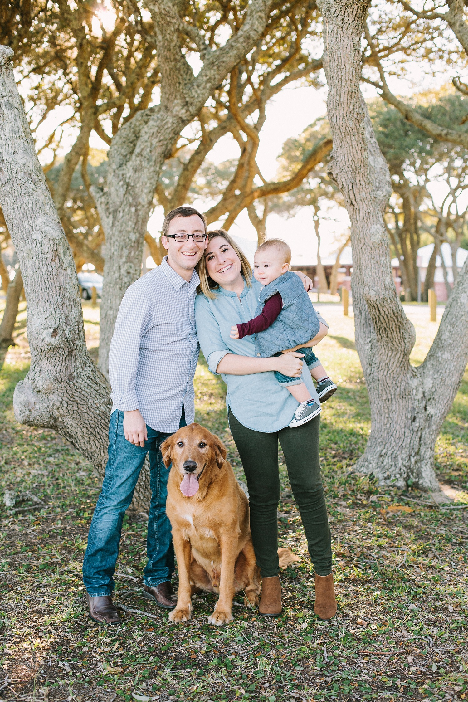 Lindsey_A_Miller_photography_family_portrait_carolina_beach_kure_fort_fisher_oak_trees_dog_baby_north_carolina_005.jpg