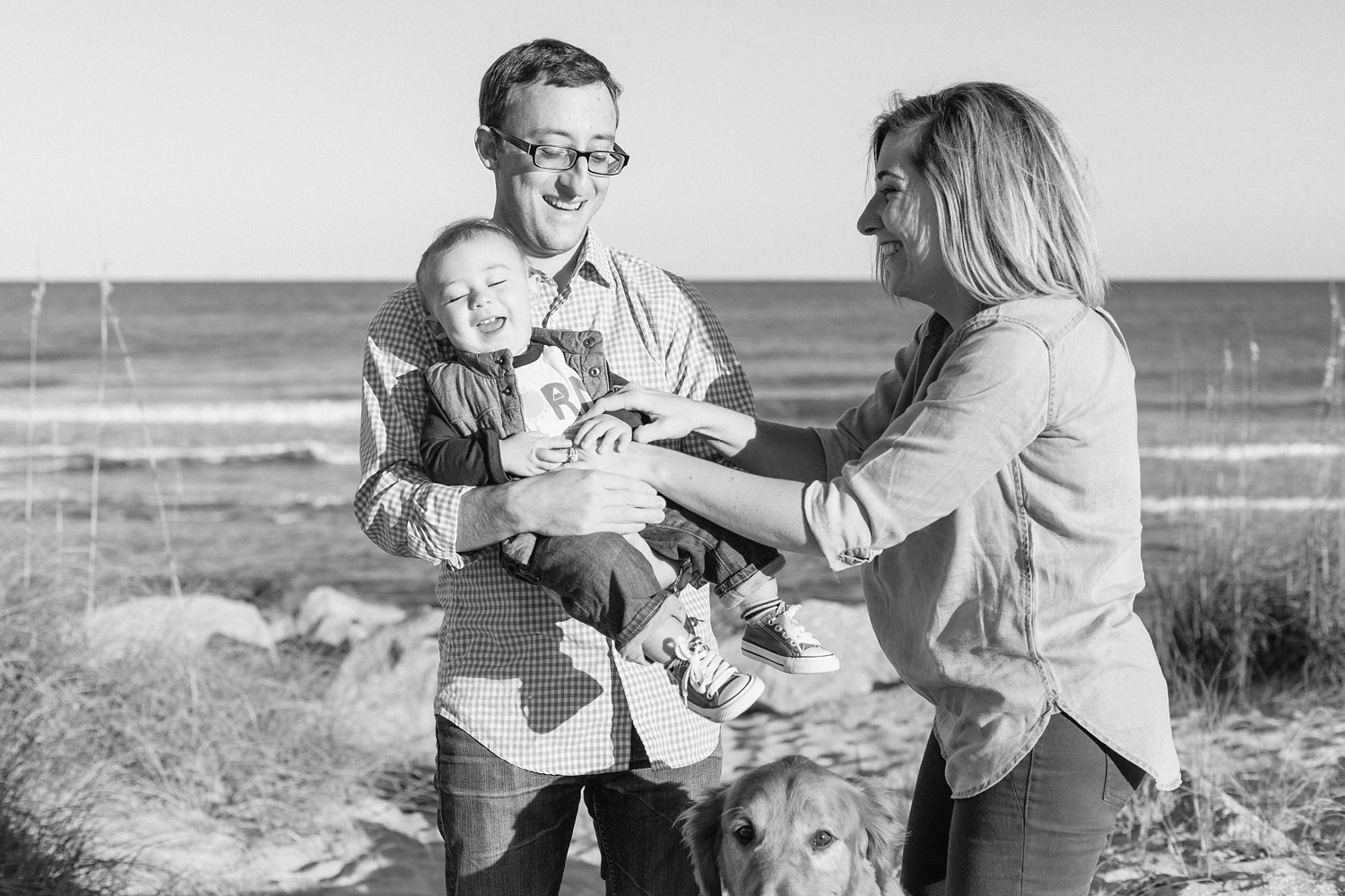 Lindsey_A_Miller_photography_family_portrait_carolina_beach_kure_fort_fisher_oak_trees_dog_baby_north_carolina_011.jpg