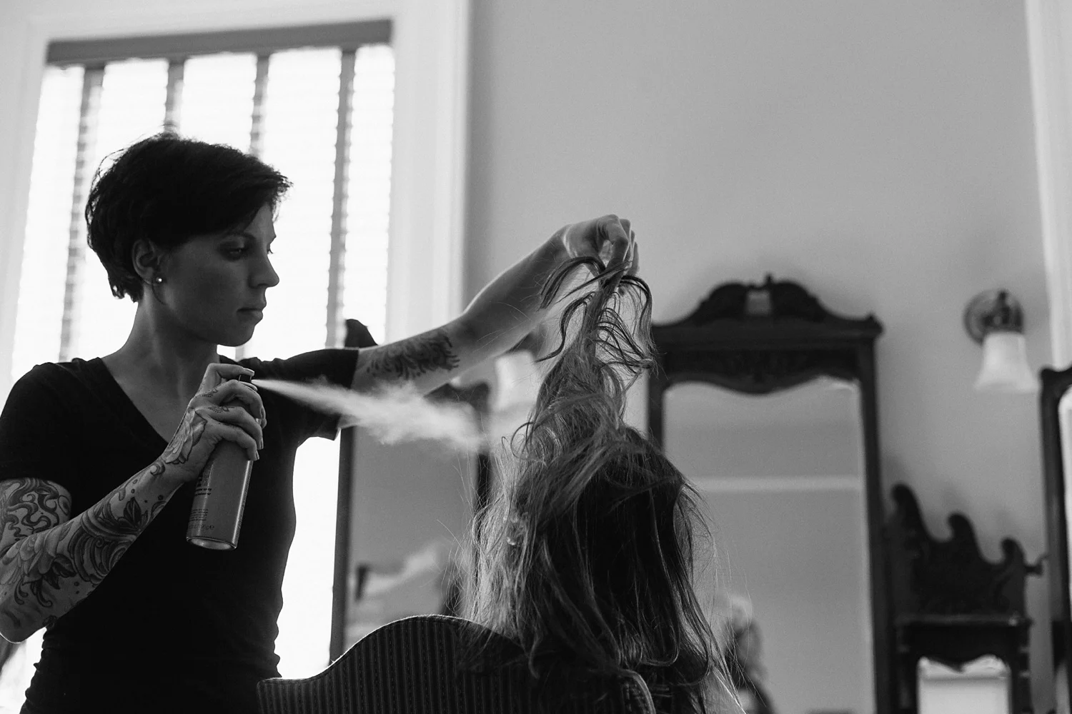 Lindsey_A_Miller_photography_charleston_mcleod_plantation_wedding_row_of_oaks_southern_classic_fall_spanish_moss_historic_home_012.jpg