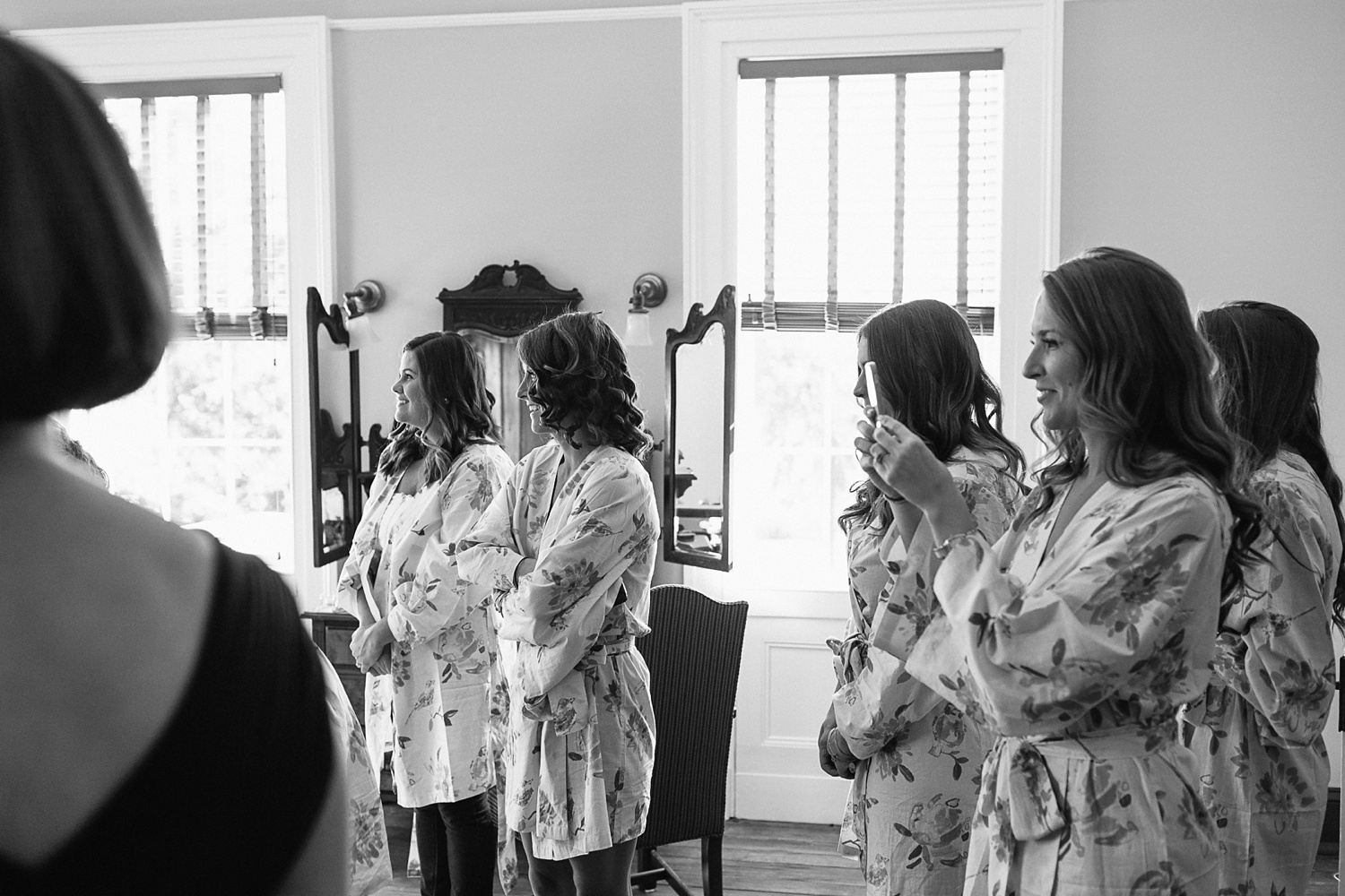 Lindsey_A_Miller_photography_charleston_mcleod_plantation_wedding_row_of_oaks_southern_classic_fall_spanish_moss_historic_home_029.jpg