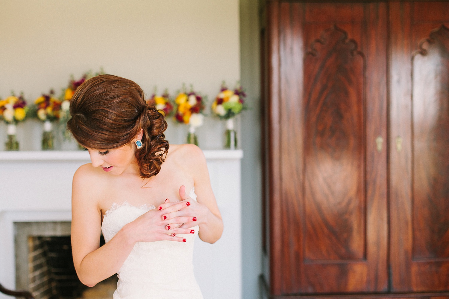 Lindsey_A_Miller_photography_charleston_mcleod_plantation_wedding_row_of_oaks_southern_classic_fall_spanish_moss_historic_home_031.jpg