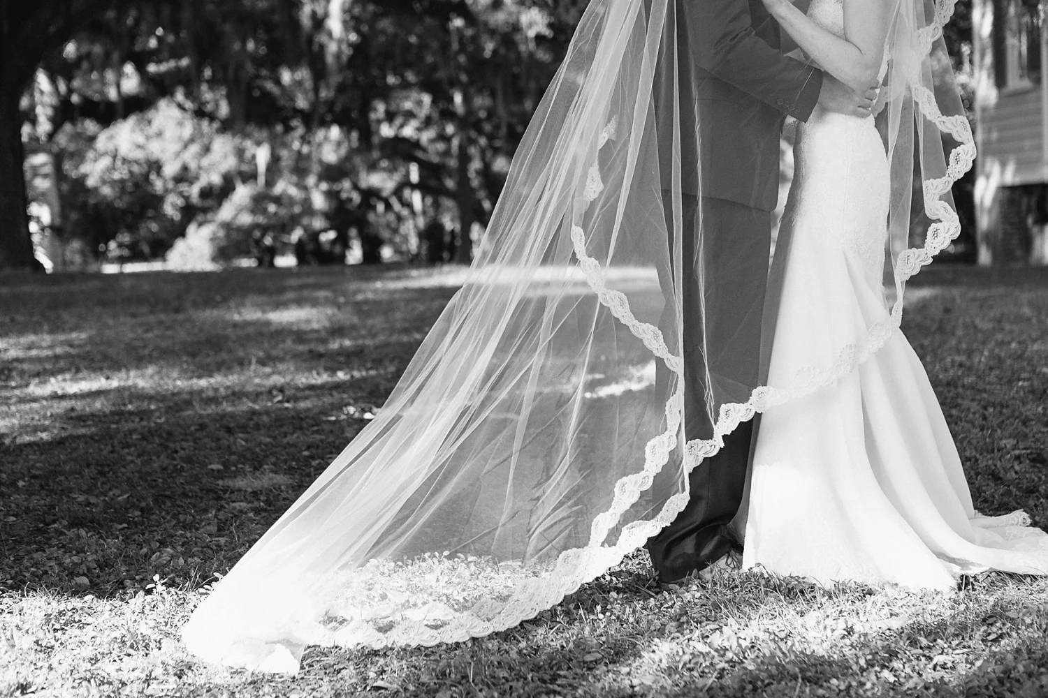 Lindsey_A_Miller_photography_charleston_mcleod_plantation_wedding_row_of_oaks_southern_classic_fall_spanish_moss_historic_home_042.jpg