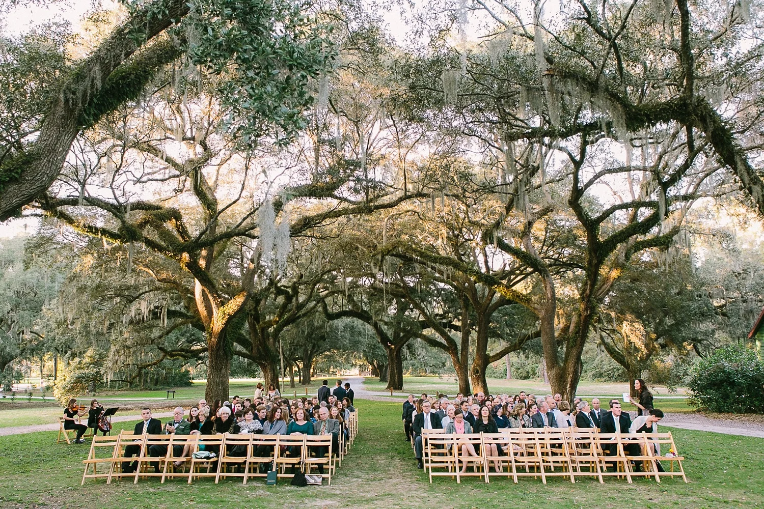 Lindsey_A_Miller_photography_charleston_mcleod_plantation_wedding_row_of_oaks_southern_classic_fall_spanish_moss_historic_home_052.jpg