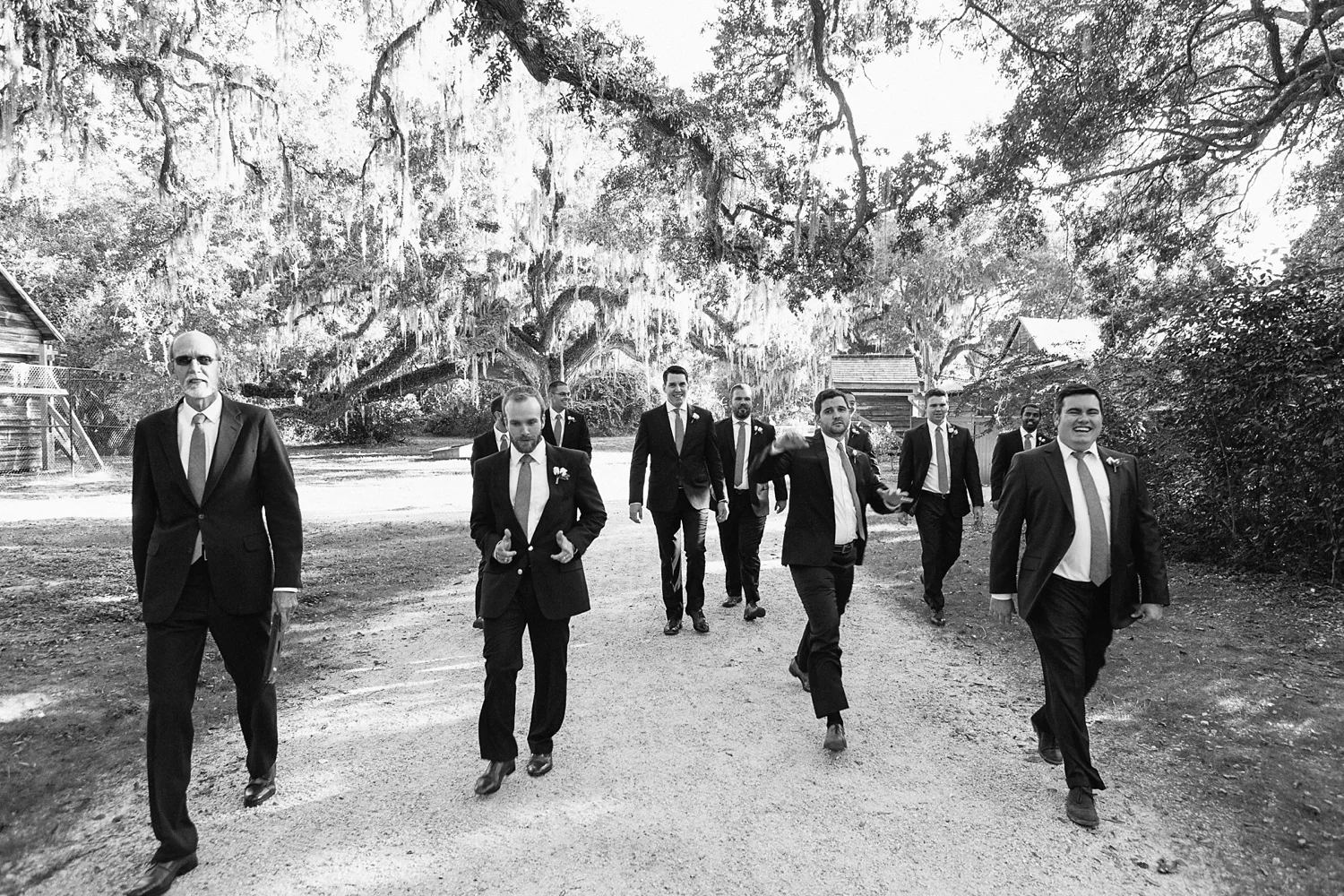 Lindsey_A_Miller_photography_charleston_mcleod_plantation_wedding_row_of_oaks_southern_classic_fall_spanish_moss_historic_home_053.jpg