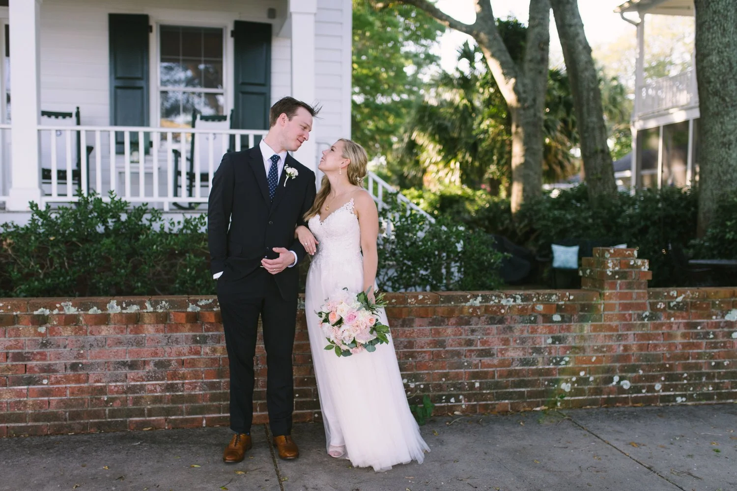 Lindsey_A_Miller_Photography_wedding_southport_community_building_bubbly_events_north_carolina_coasta_cannon_nautical_historic_047.jpg