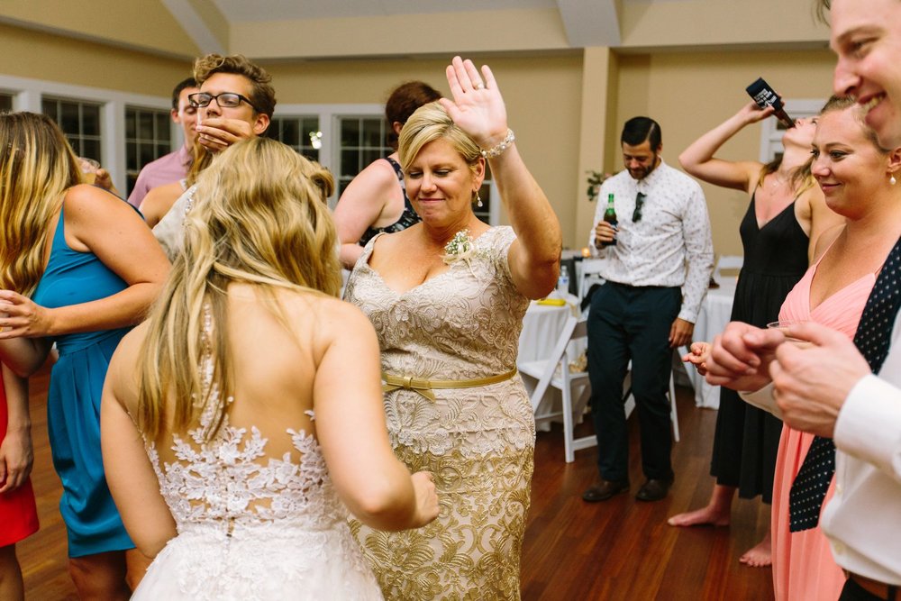 Lindsey_A_Miller_Photography_wedding_southport_community_building_bubbly_events_north_carolina_coasta_cannon_nautical_historic_099.jpg