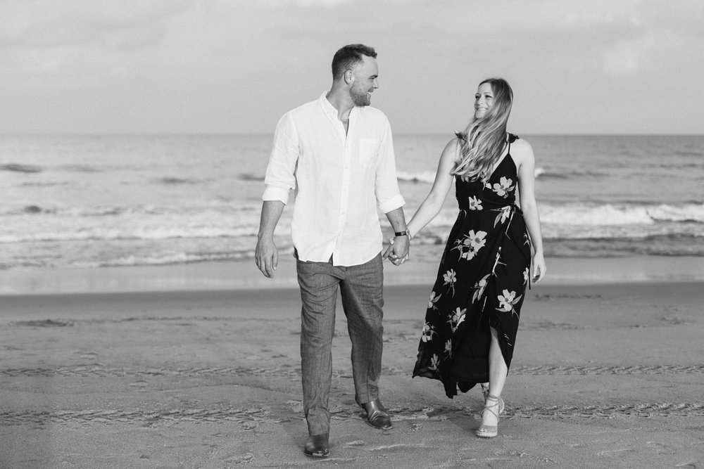 Fort-Fisher-engagement-session-beach-wilmington-north-carolina-lindseyamillerphotography_0012.jpg