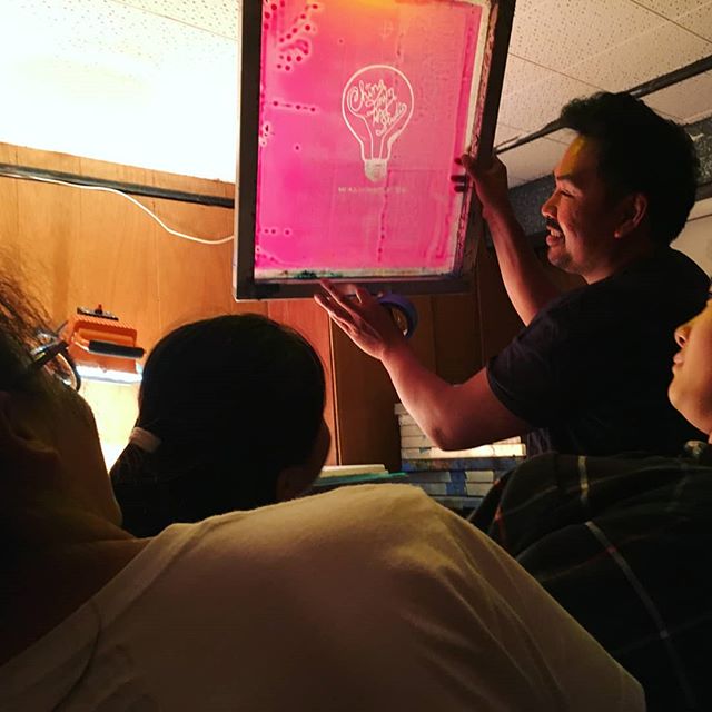 📷 next, the dark room, where design is burned into screen through an photo emulsion process. Featuring Chinatown Art Studio logo design!

Thank you @Soulandinkcrew for an amazing screen printing workshop earlier this month! We were all inspired by y