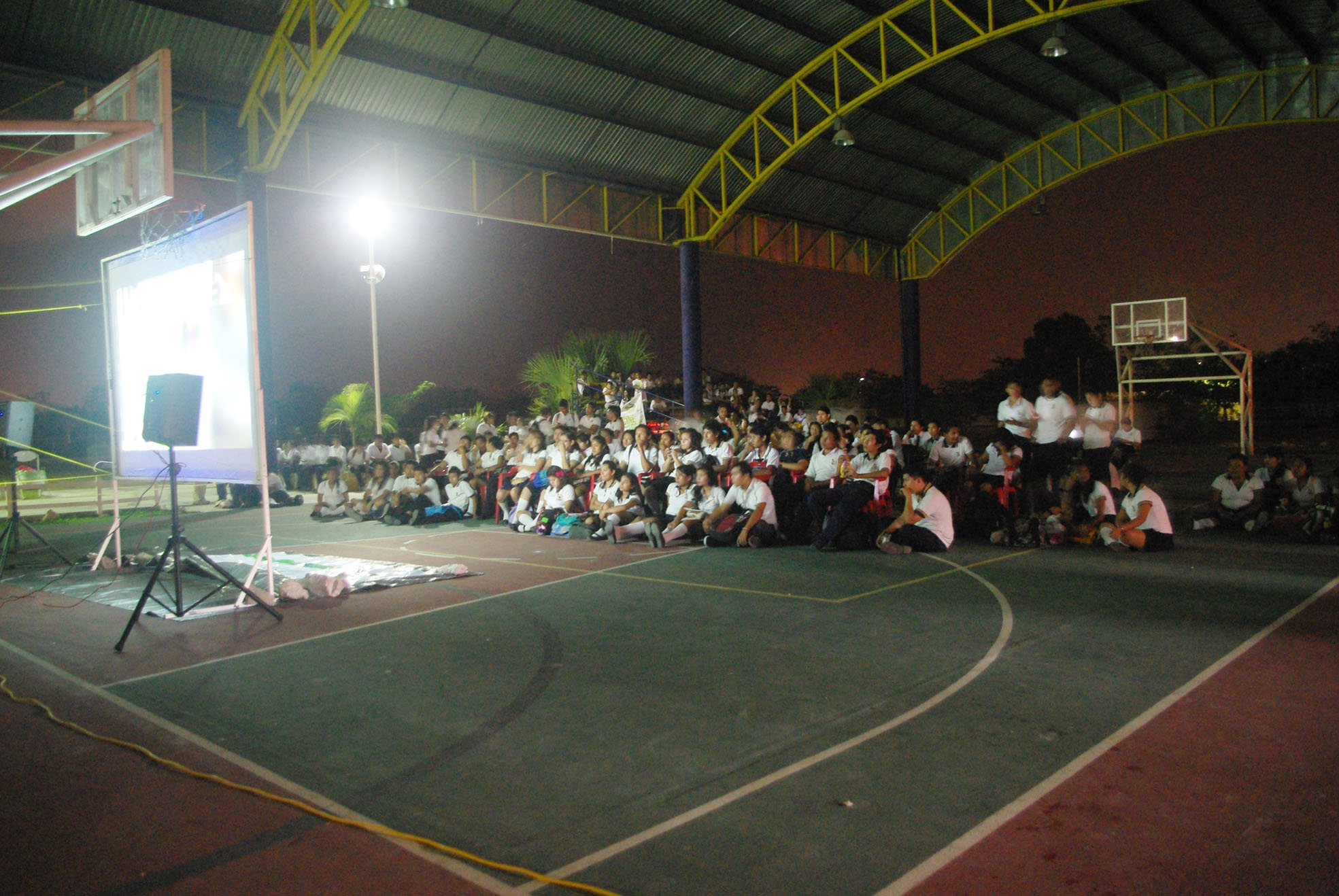 Proyección en el CECYTE de Playa Del Carmen