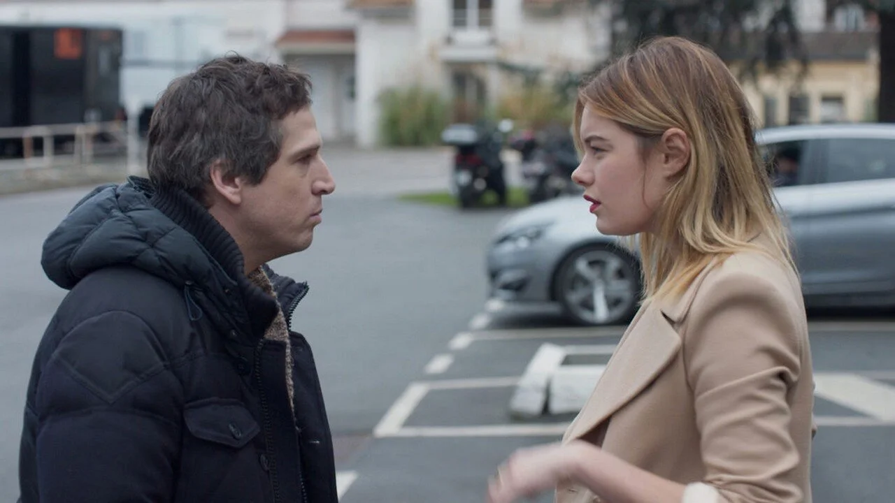 video-rock-n-roll-guillaume-canet-ridiculise-par-camille-rowe-dans-le-premier-extrait-du-film.jpg
