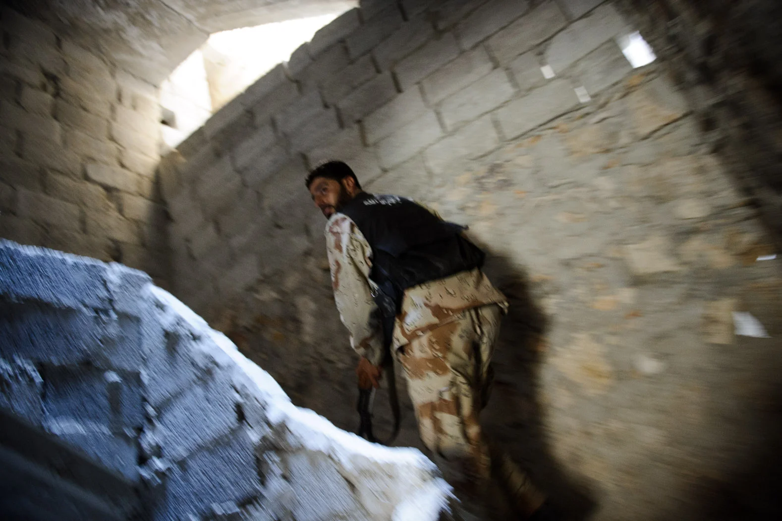 The fighting in Salaheddine intensified, with the front-lines in a constant state of flux. Rebels would move from building to building to secure more ground from regime troops.