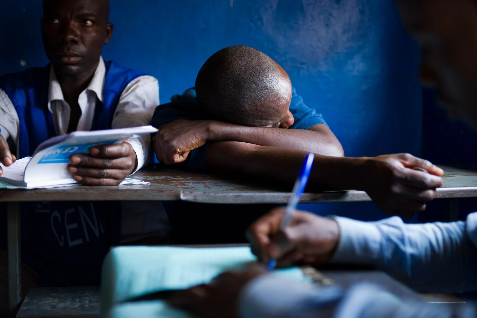 Due to the late opening of many polling stations, voting finished late into the night, and many staff worked through to the following day to count votes.