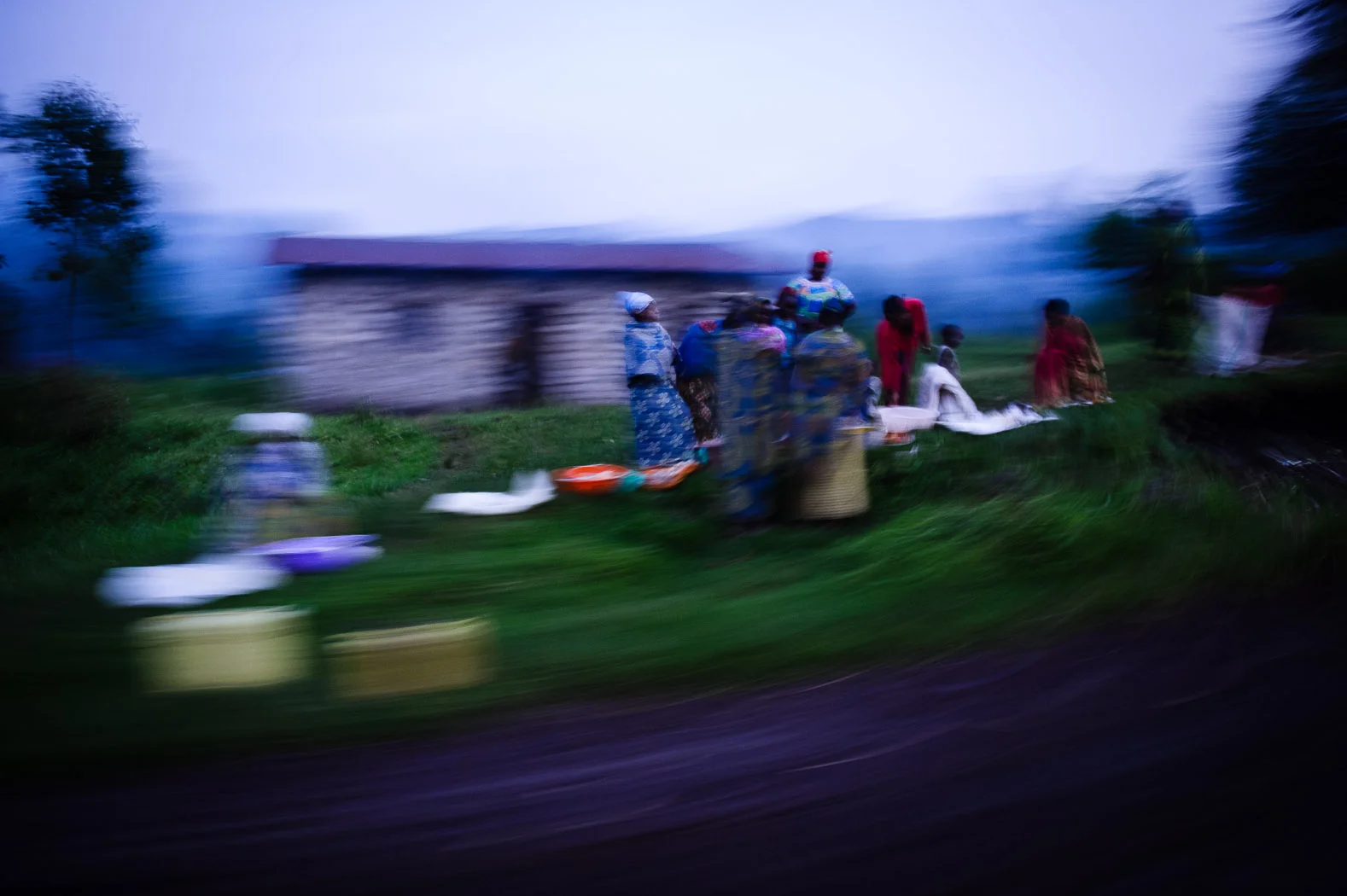 Internally displaced persons gather on the roadside on the outskirts of Goma