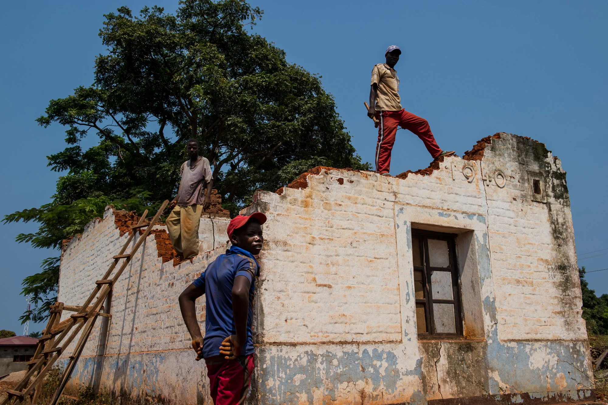 Centre de santé (built 1940) being knocked down to build (small) road to new hospital. Many families of labourers left but those remaining decided not to when heard of deaths on the way (and the "famine" in Tanzania camps). "We live in fear … the Imbonerakure rule here."