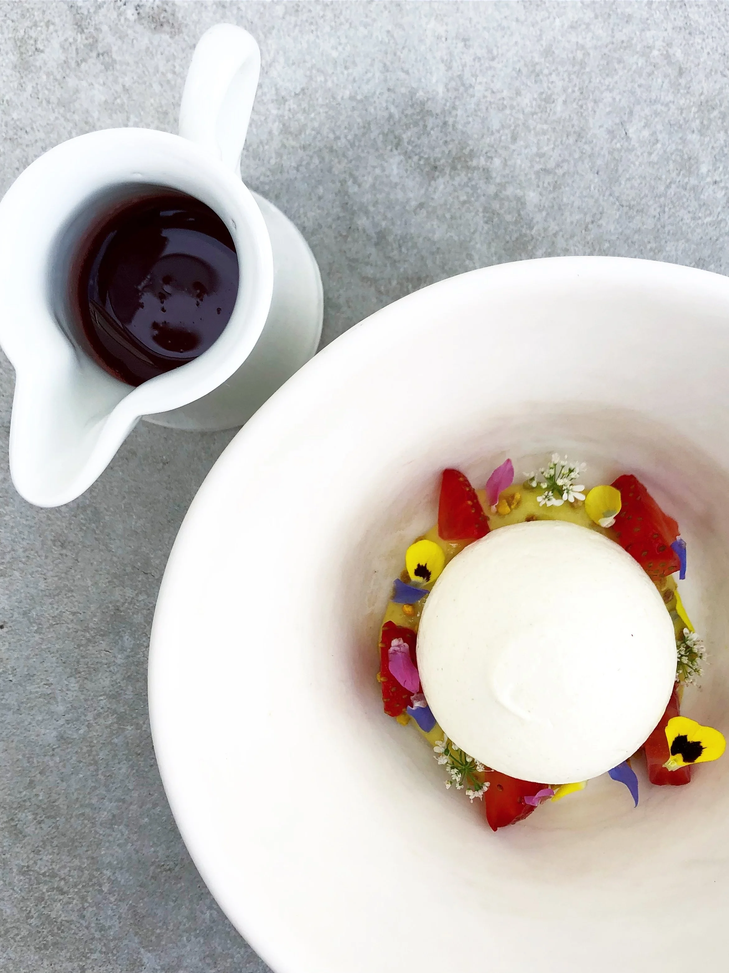 Chamomile Pavlova, strawberry, vinegar.