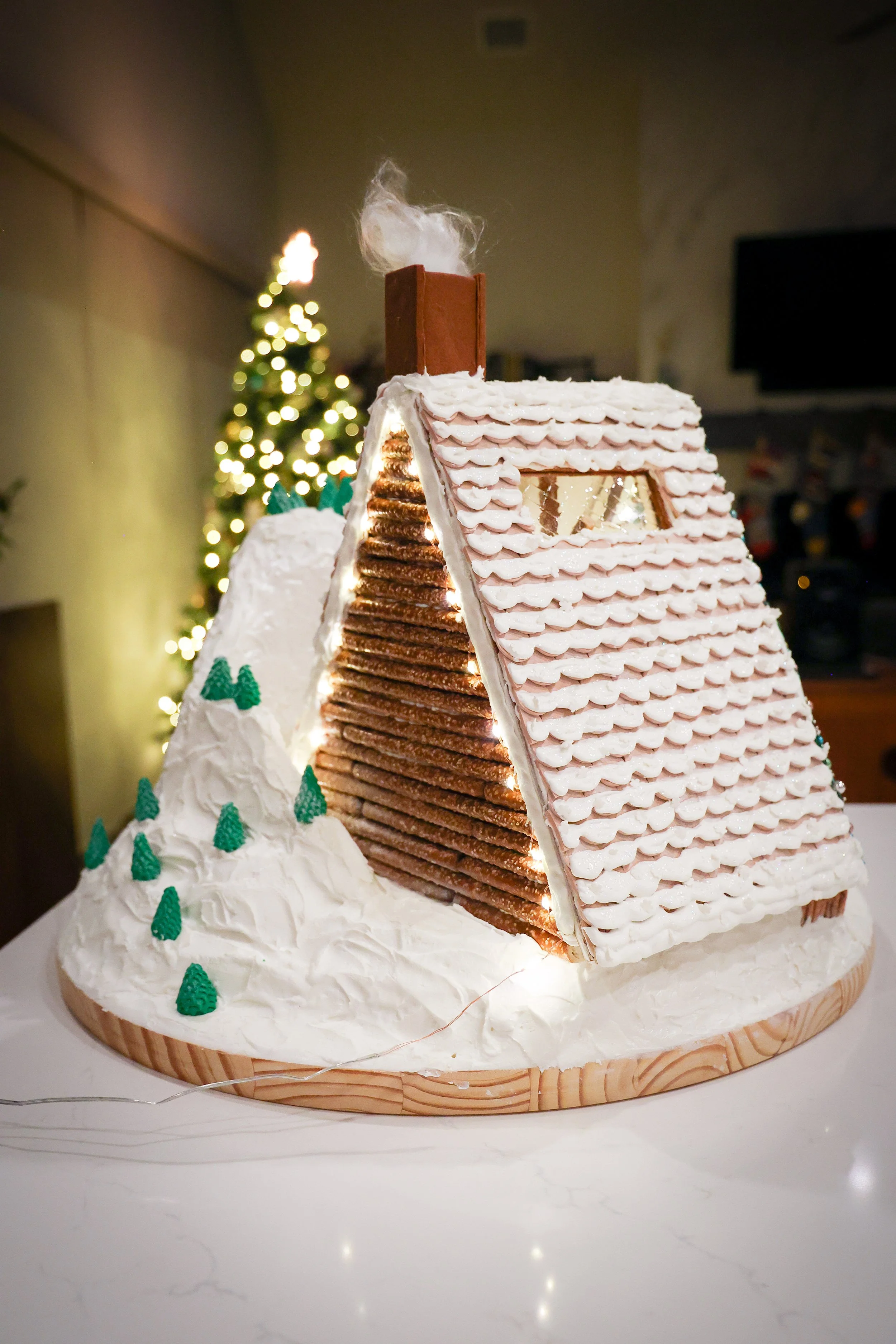 Gingerbread_SkyChalet_2021-5.jpg