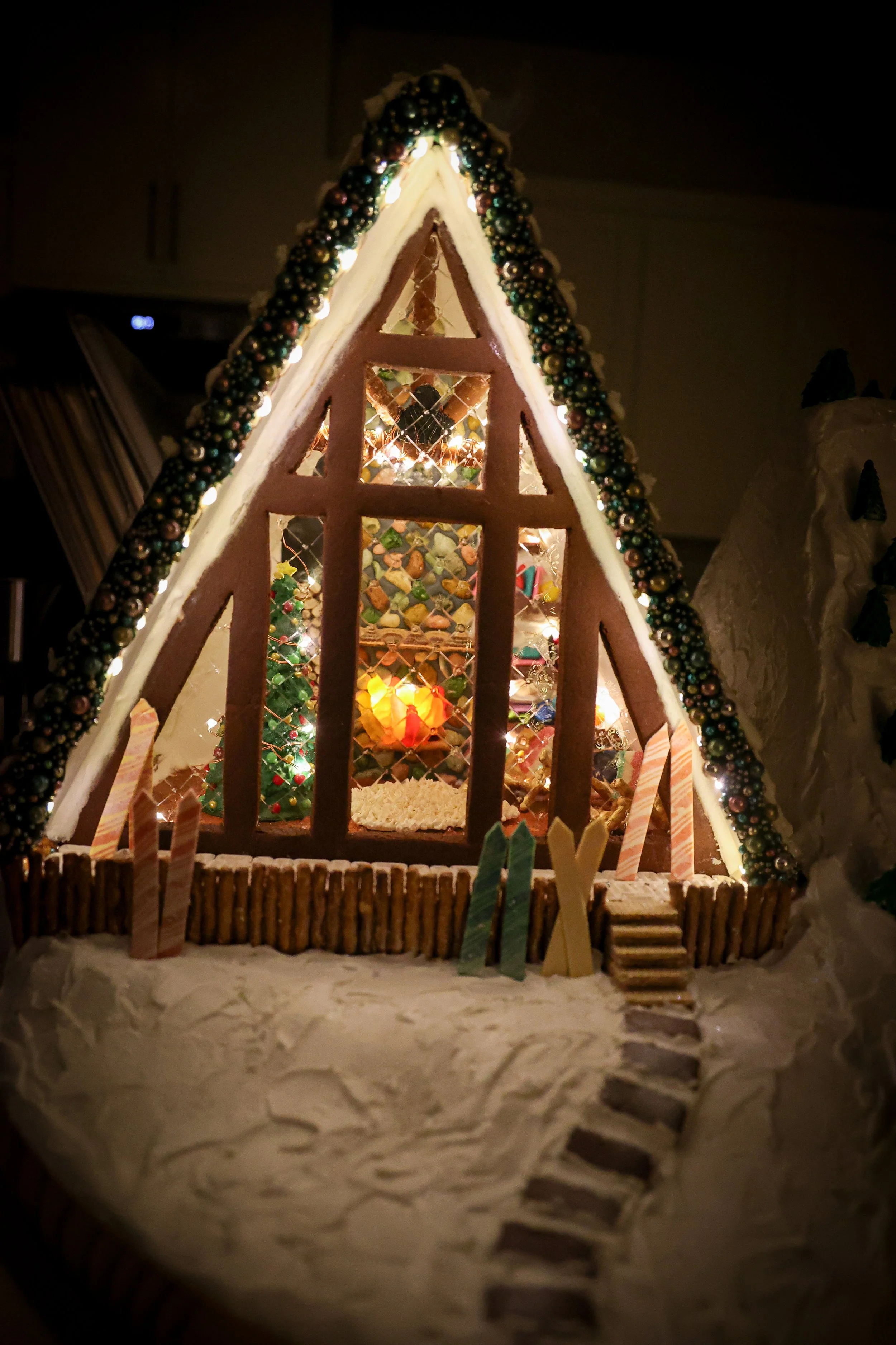 Gingerbread_SkyChalet_2021-7.jpg