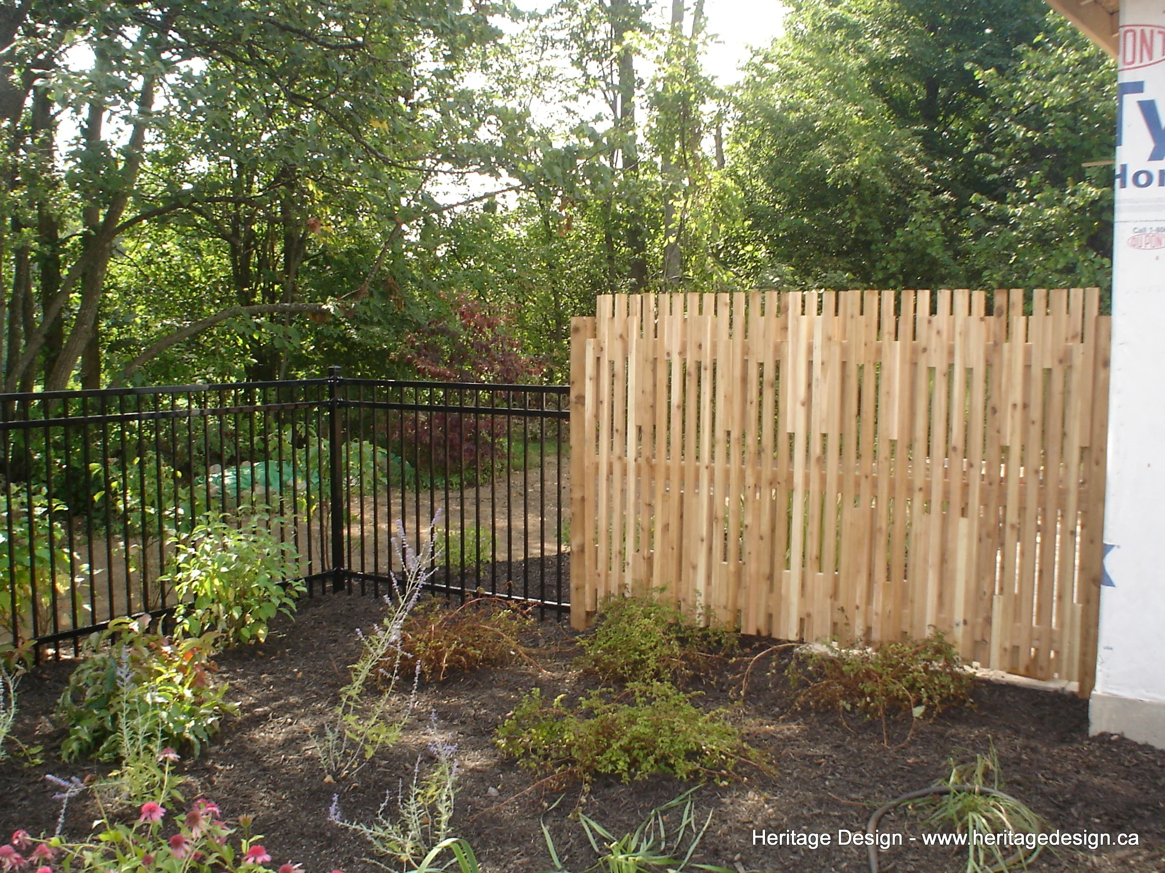 Heritage Design Cedar Fence 0003.jpg