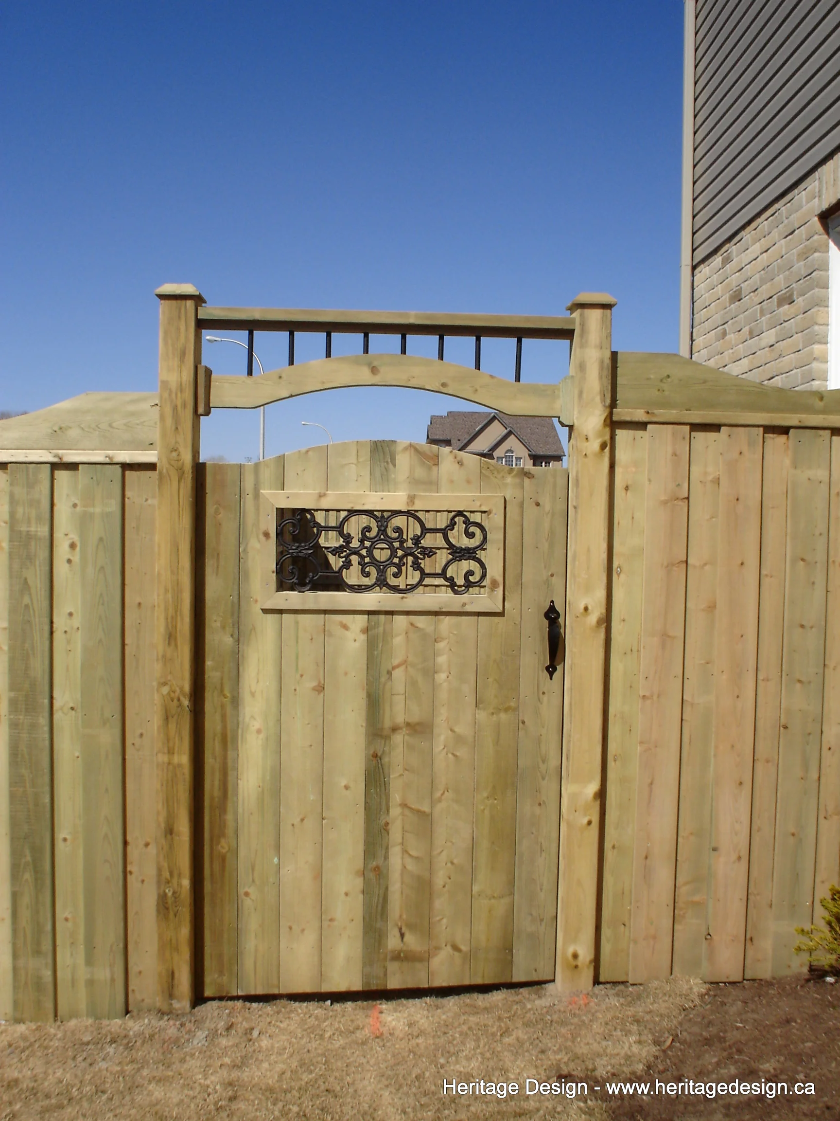 Heritage Design Wood Fence.jpg