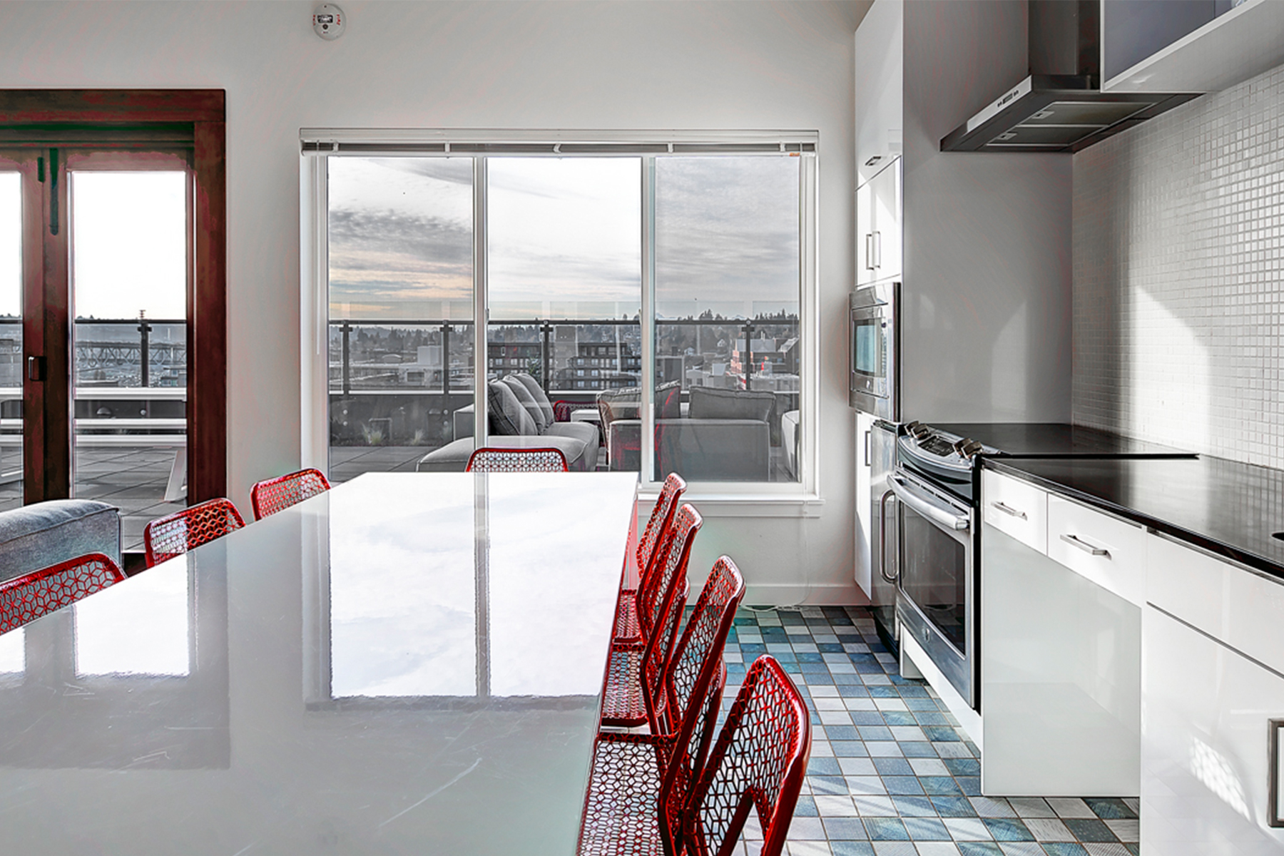 04 Interior-Rooftop-Kitchen-Lounge-01_Parsonage.jpg