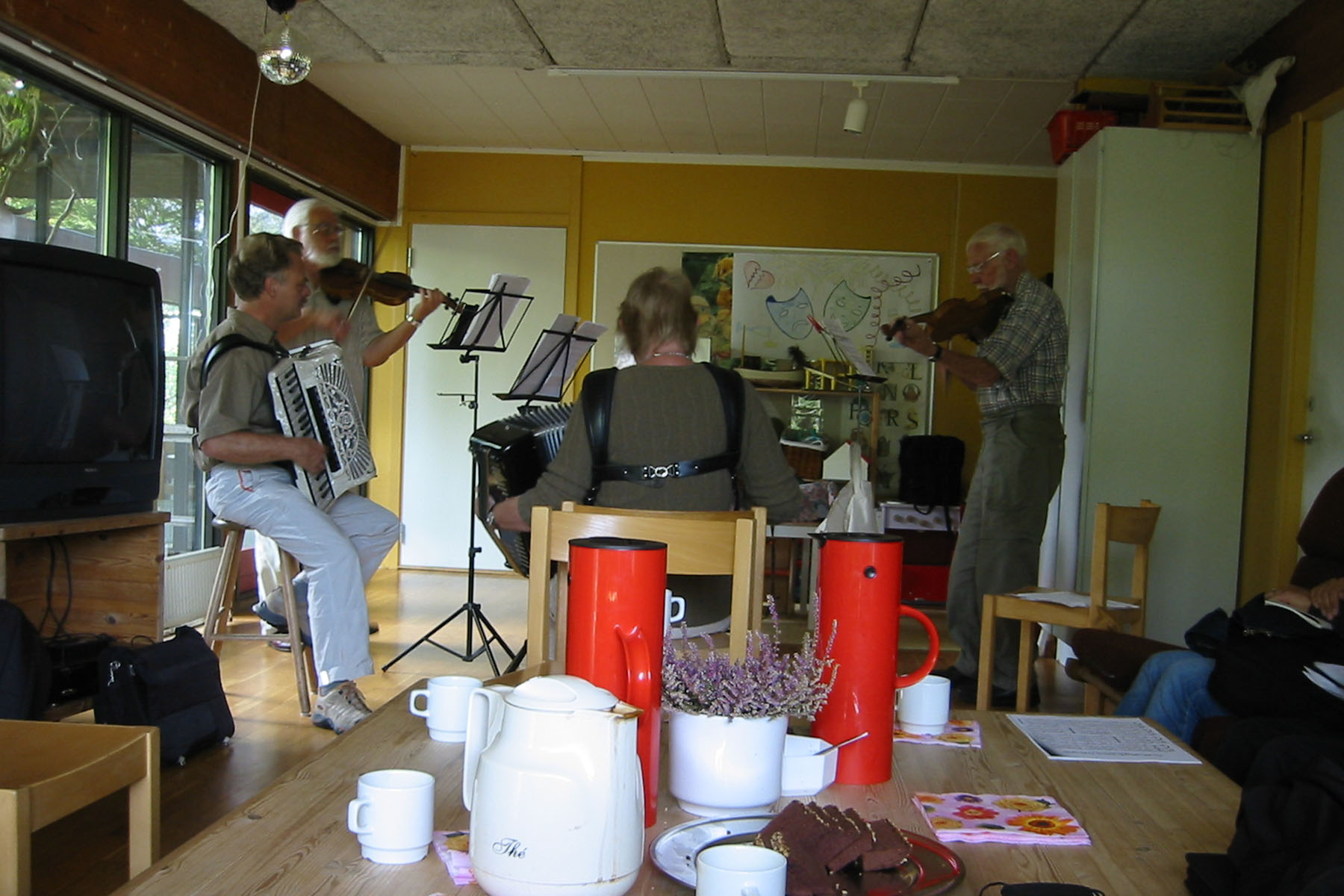   Saettedamen Cohousing  in Hilleroed, DK. Designed by Theo Bjerg og Palle Dyrebord 