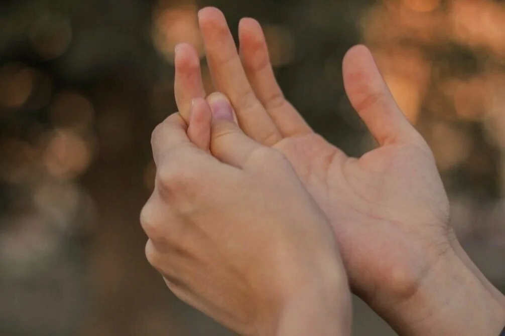 lymphatic-massage-on-the-fingers.jpg
