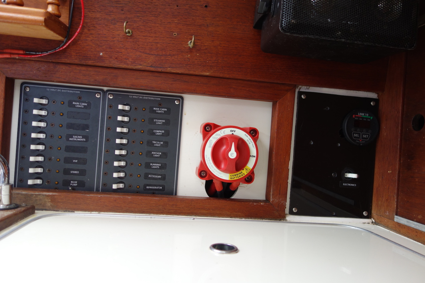  New battery switch and electrical panel installed 2014. 