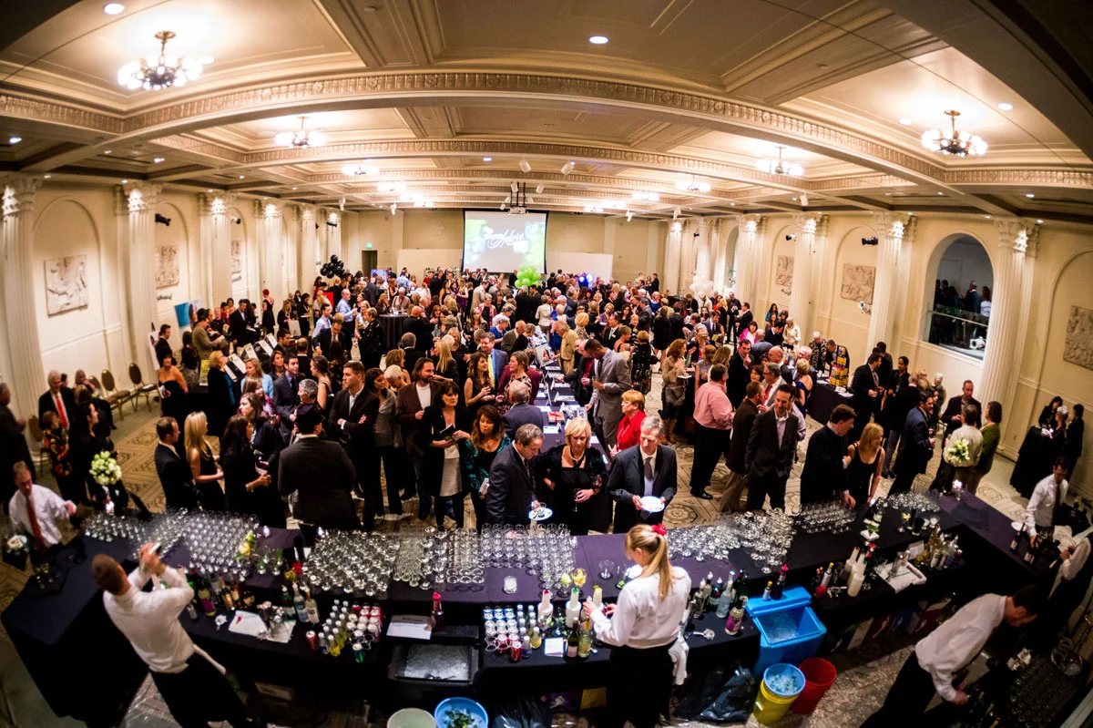 P ortland's finest gather for a cocktail reception and silent auction to kick off the evening. ©K&K Graphics
