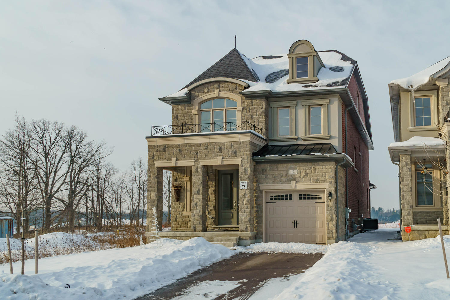 12 Rivoli Drive-large-002-6-Exterior Front-1500x1000-72dpi.jpg
