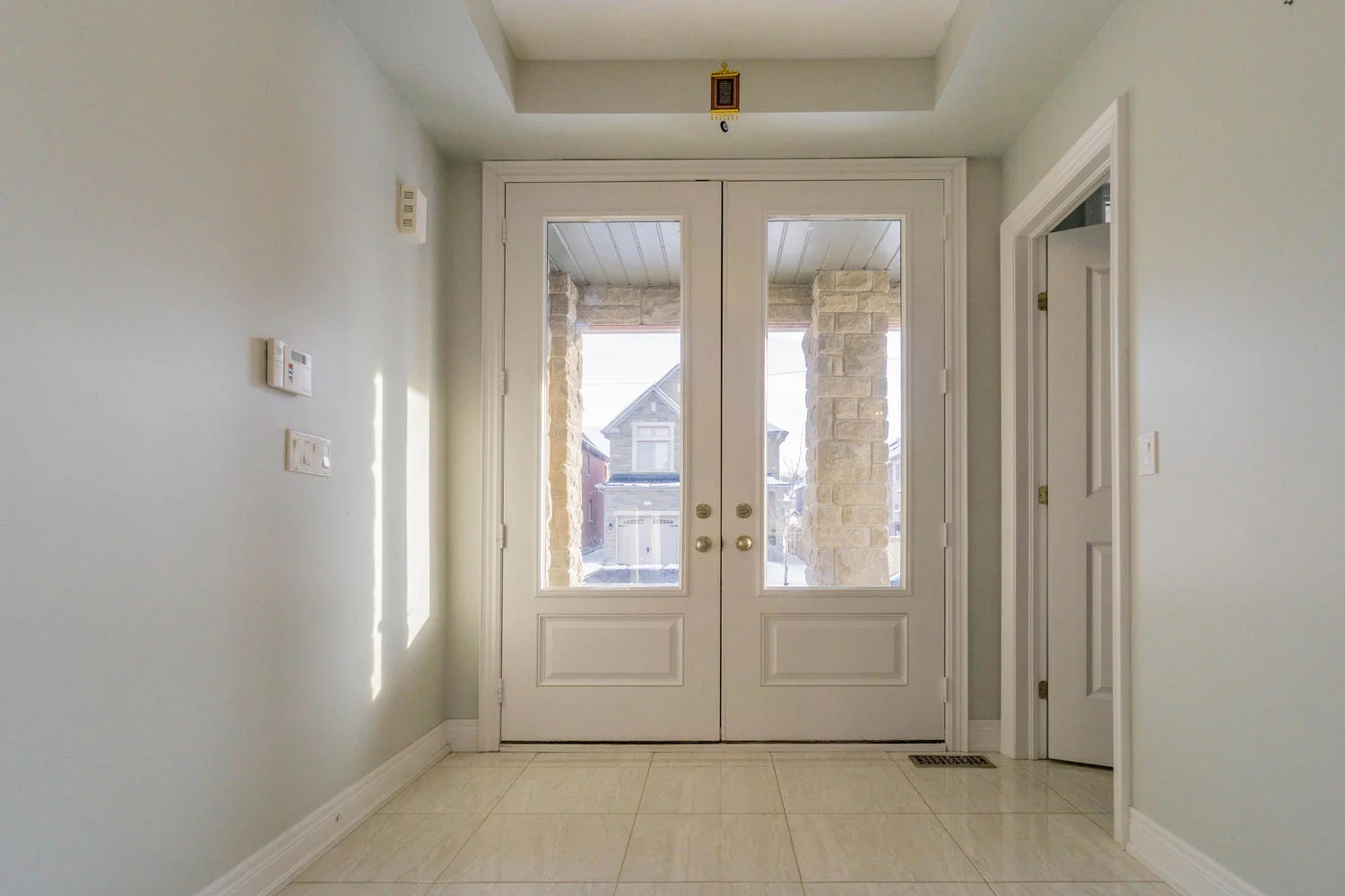 12 Rivoli Drive-large-006-7-Foyer-1500x1000-72dpi.jpg