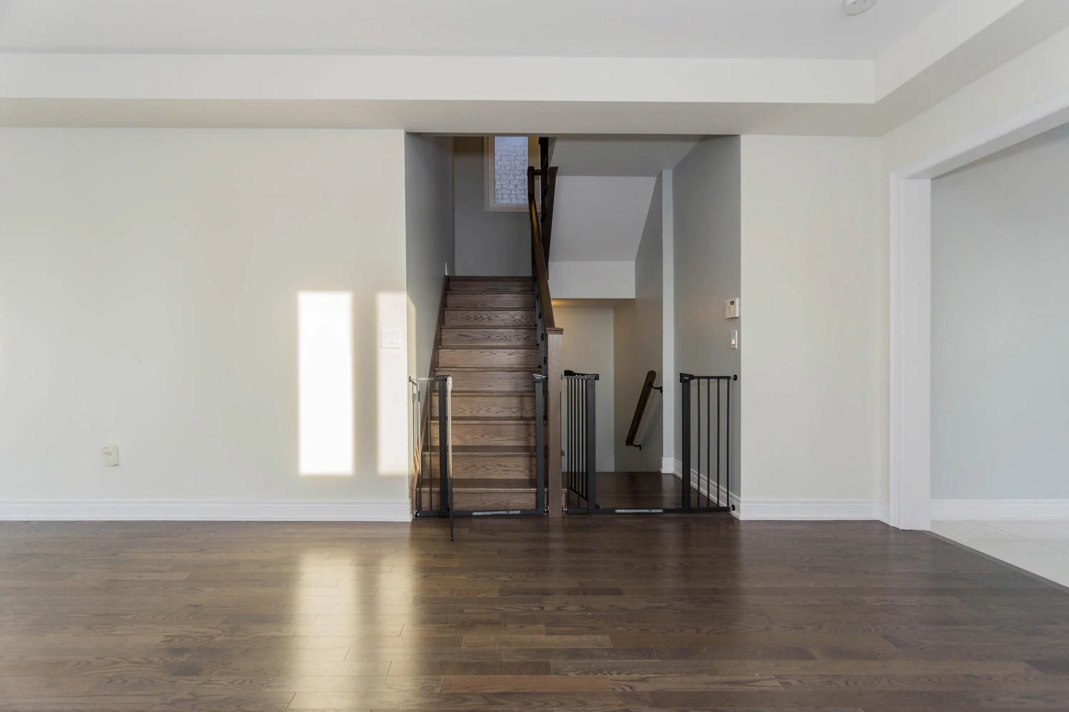 12 Rivoli Drive-large-009-31-Living Room-1500x1000-72dpi.jpg