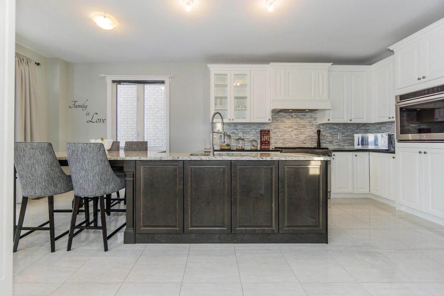 12 Rivoli Drive-large-017-21-Kitchen-1500x1000-72dpi.jpg
