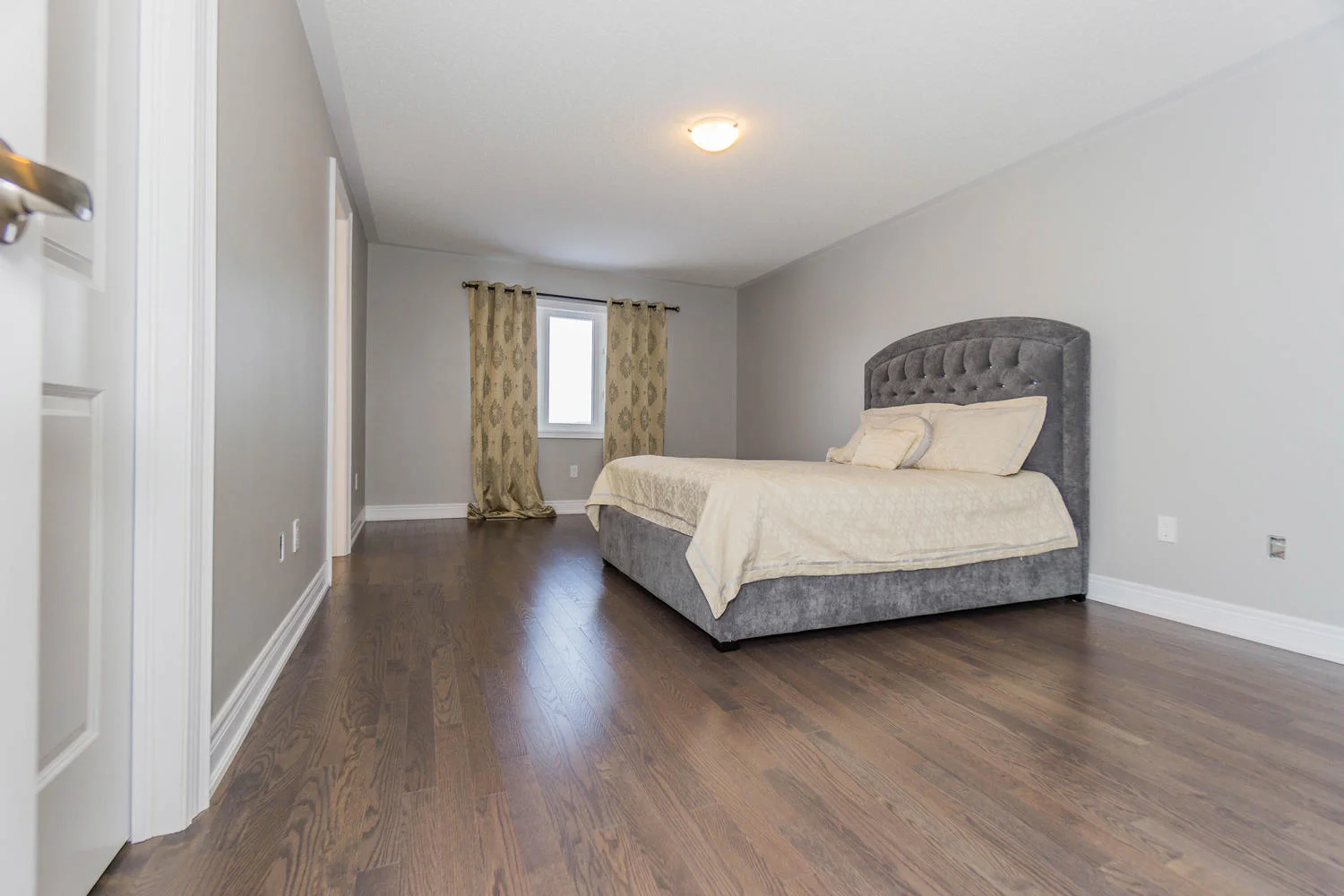 12 Rivoli Drive-large-032-26-Master Bedroom-1500x1000-72dpi.jpg