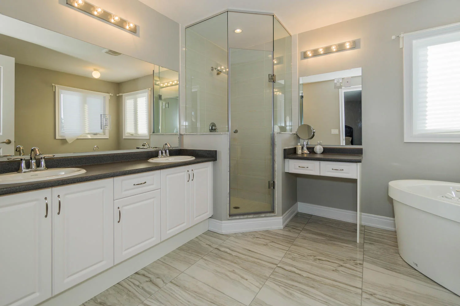 12 Rivoli Drive-large-035-41-Master Bedroom Ensuite-1500x1000-72dpi.jpg