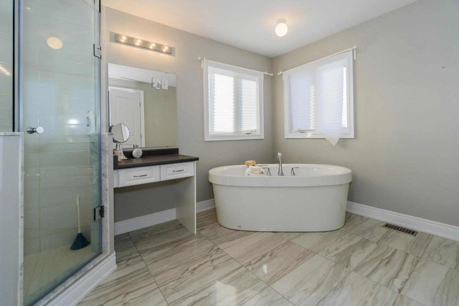 12 Rivoli Drive-large-036-37-Master Bedroom Ensuite-1500x1000-72dpi.jpg