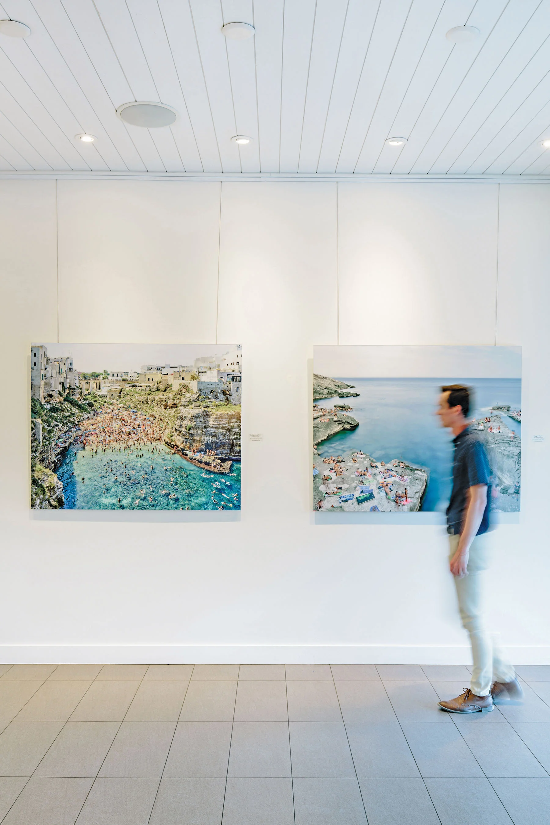 The on-site art gallery enhances the visitor experience for the wine aficionados